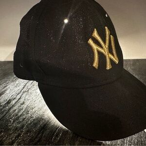 New York Yankees Black and Gold NewEra 59Fifty
Size 7 3/8